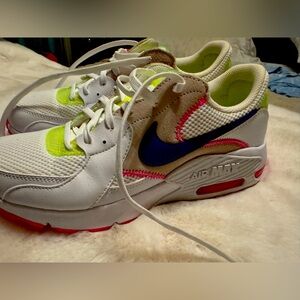 Nike Air Max White and pink Sneakers